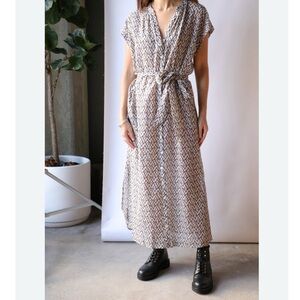 XiRENA Cream and Brown Patterned V-Neck Maxi Dress